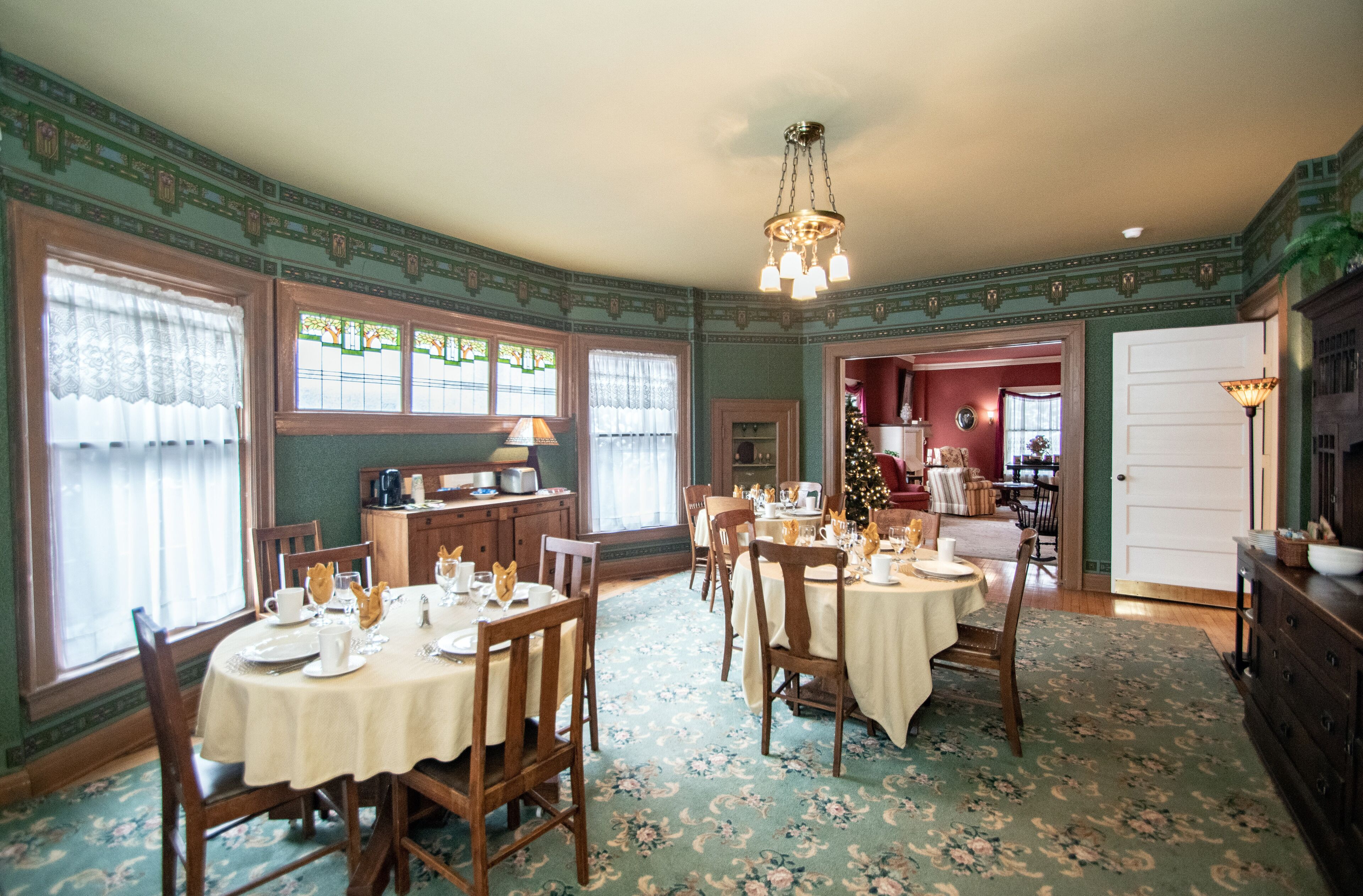 Photo - Looking Glass Inn