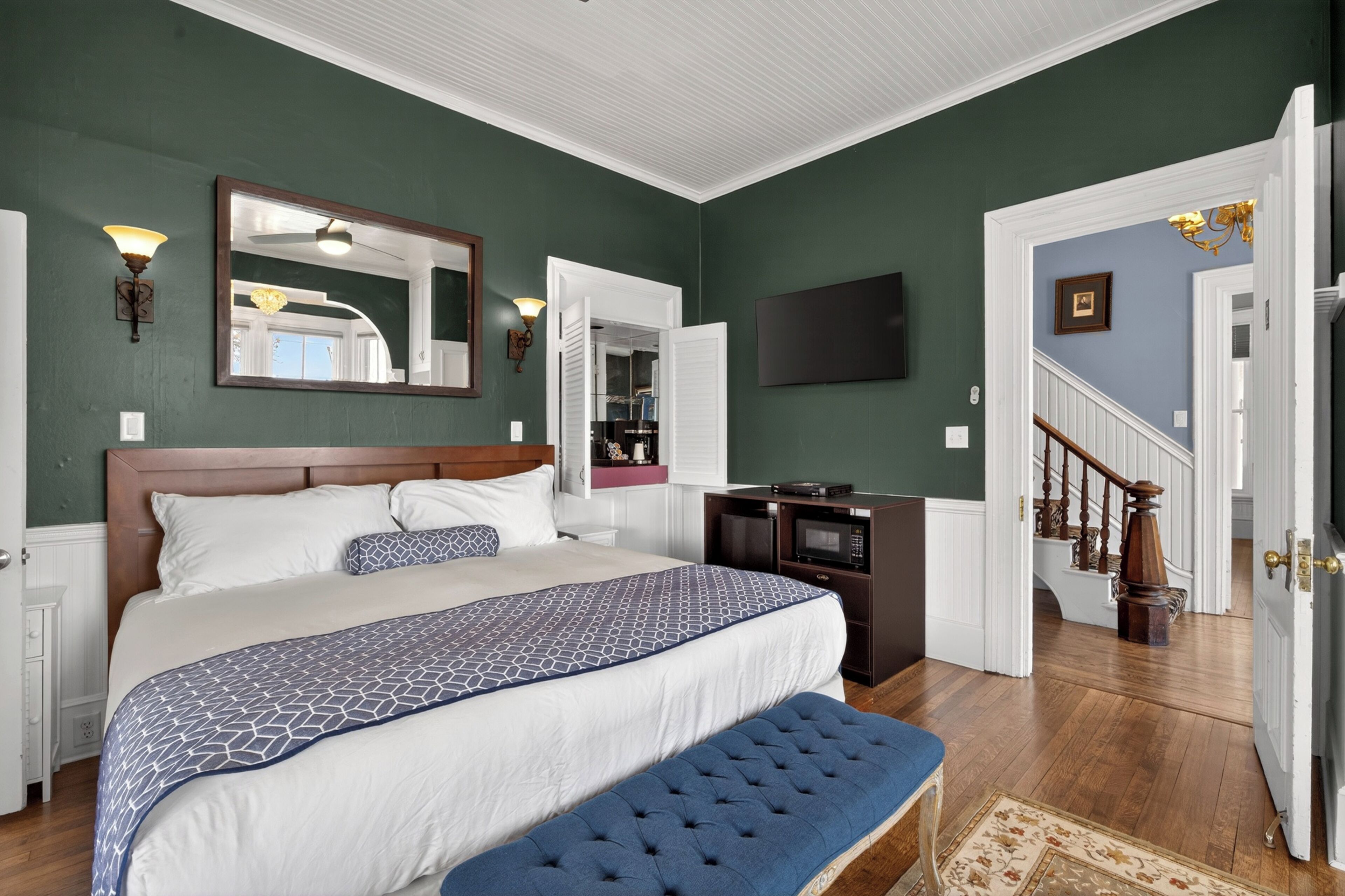 (Room #2) 1 King Bed, Private Bathroom, Harbor View | Premium bedding, down comforters, pillowtop beds, individually decorated