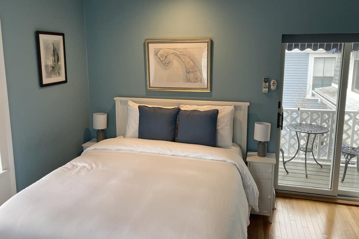 (Room #7) Superior Room, 1 Queen Bed, Balcony | Premium bedding, down comforters, pillowtop beds, individually decorated