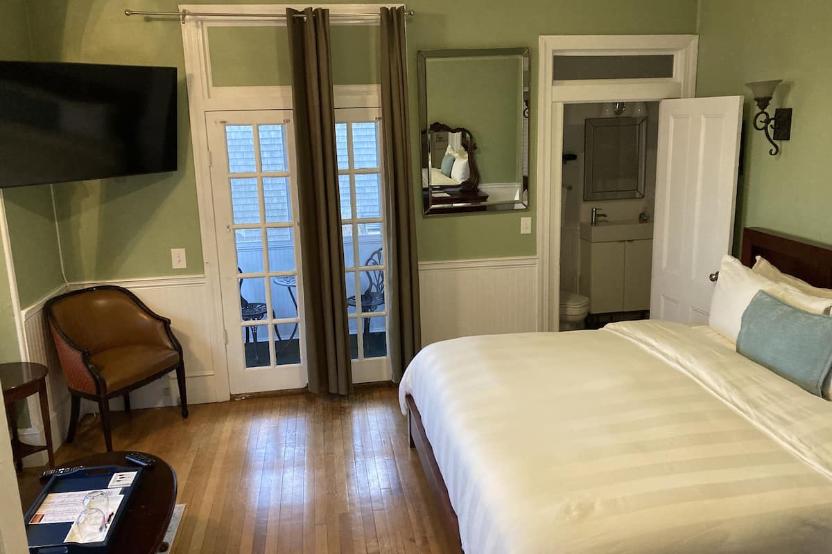 (Room #2) 1 King Bed, Private Bathroom, Harbor View | Premium bedding, down comforters, pillowtop beds, individually decorated