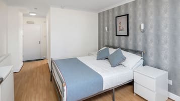 Double Studio | Desk, laptop workspace, free WiFi, bed sheets