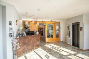 Reception - Hotel Troja (Prague)