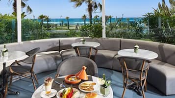 3 Restaurants, Mittagessen, Abendessen, Küche des Mittleren Ostens