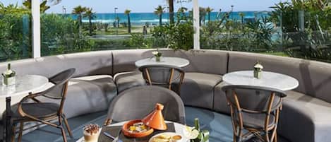 3 restaurants, serveren lunch, diner, Midden-Oosterse gerechten