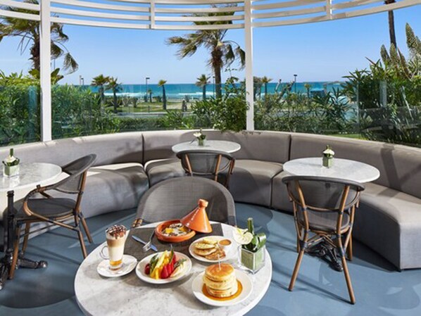 3 restaurants servant le déjeuner, spécialités Cuisine du Moyen-Orient