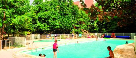 2 piscinas al aire libre