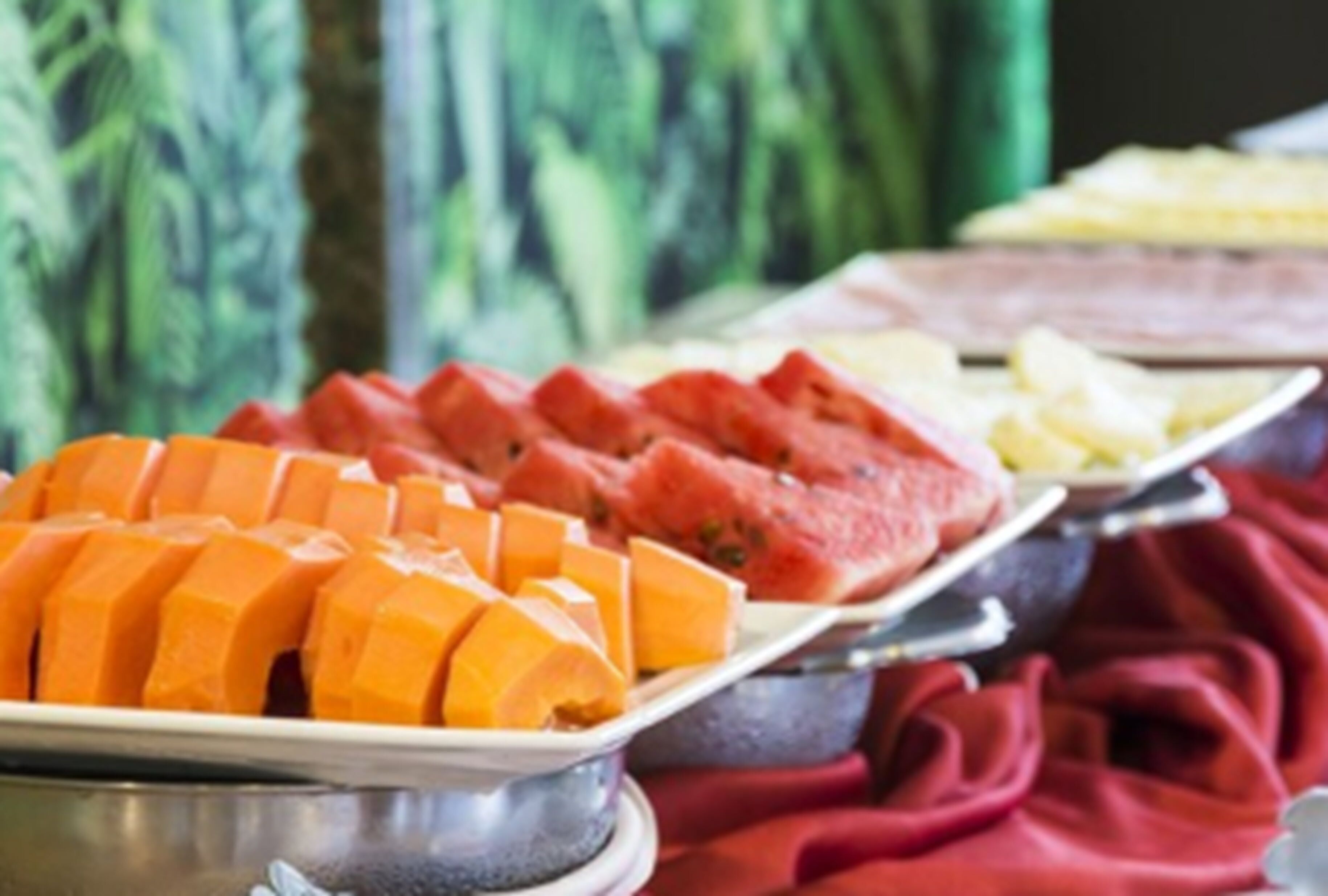 بوفيه فطور مجانًا يوميًا