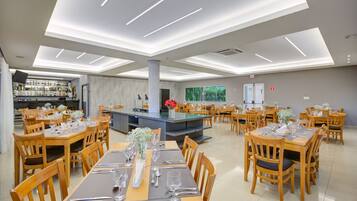 Café da manhã, almoço e jantar