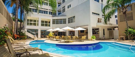 Outdoor pool, pool loungers