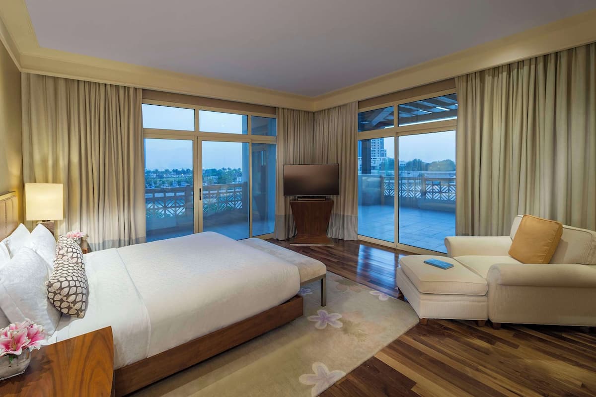 1 bedroom, premium bedding, minibar, in-room safe