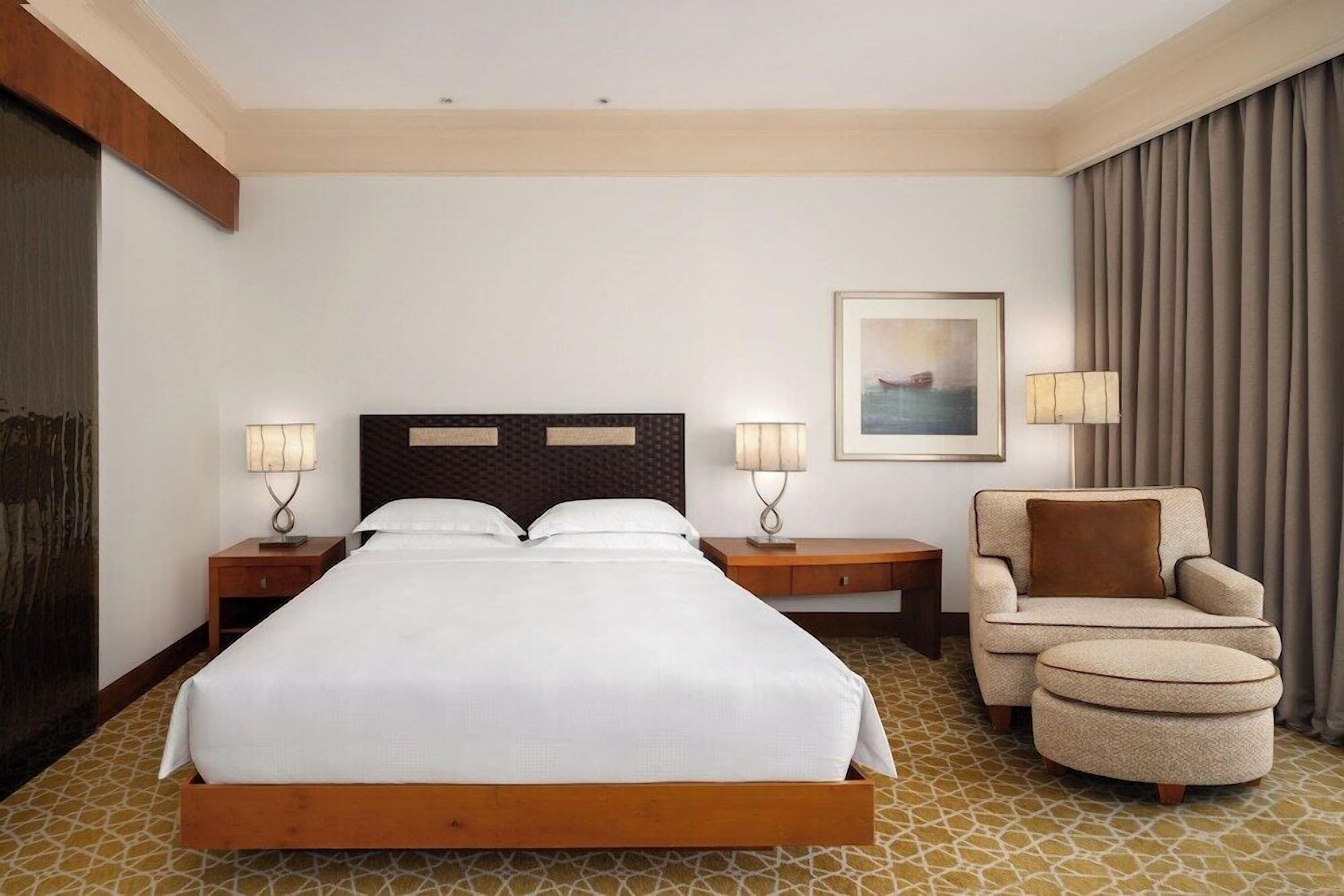 Premium bedding, in-room safe, individually decorated