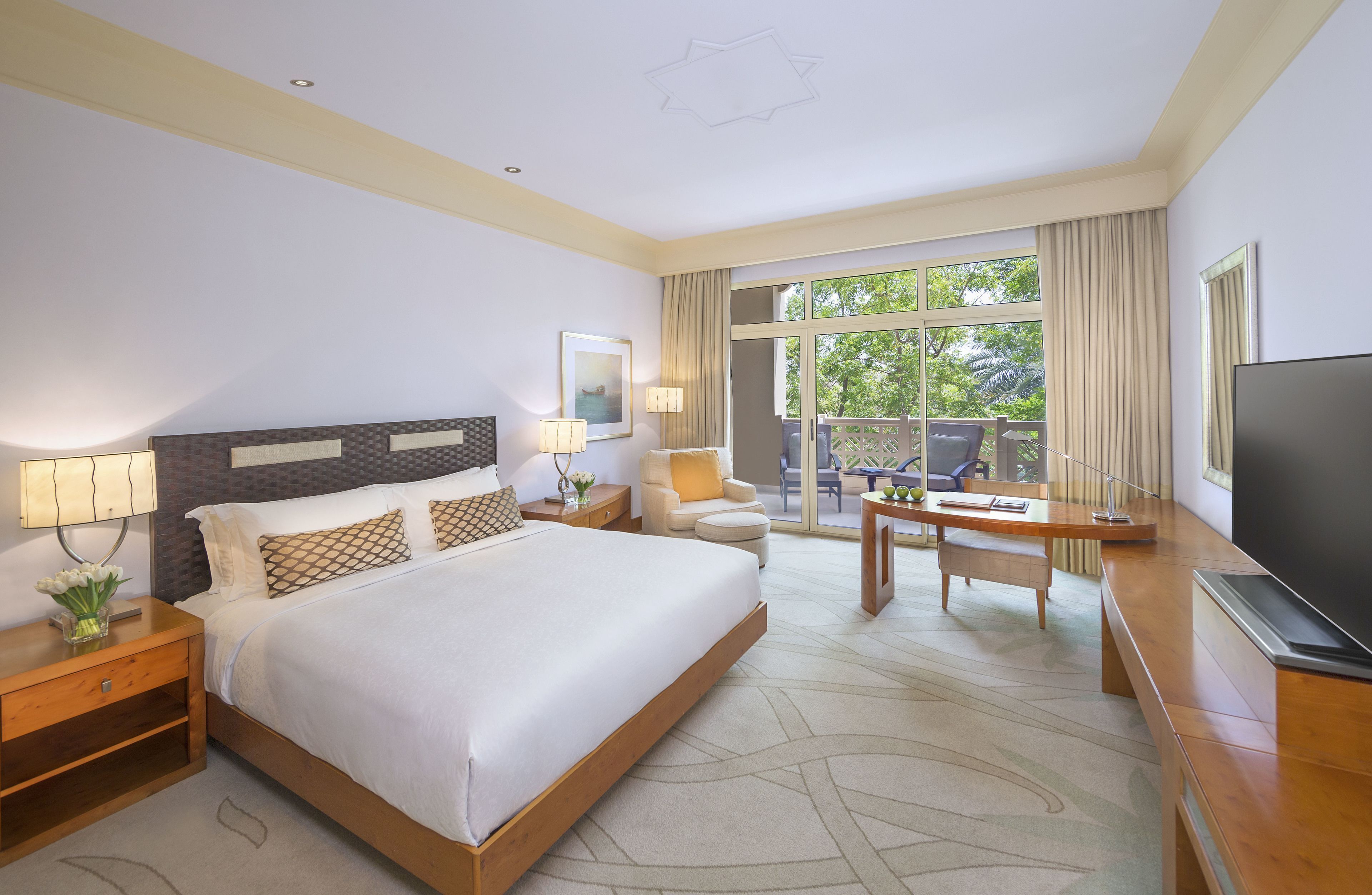 Premium bedding, in-room safe, individually decorated