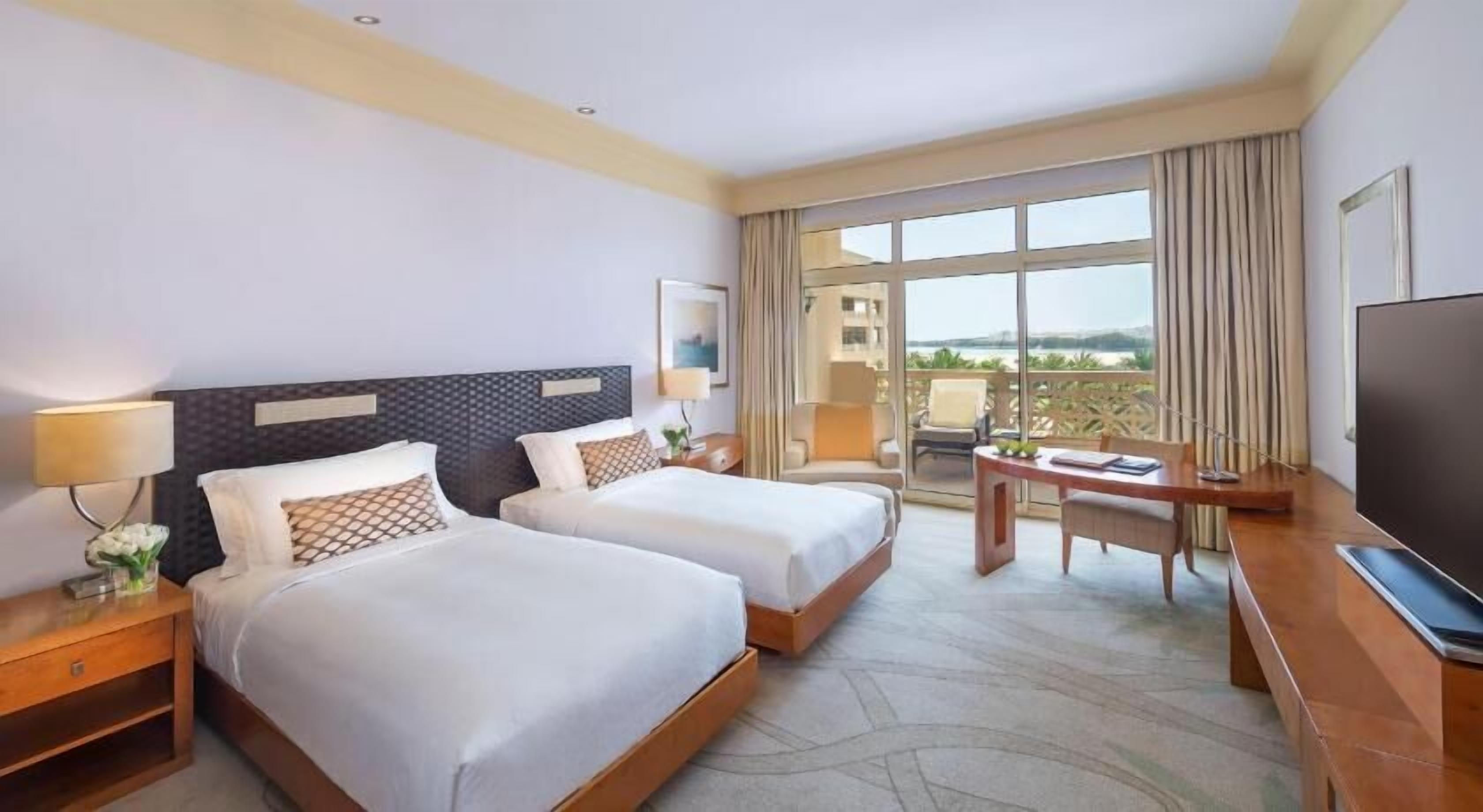 Premium bedding, in-room safe, individually decorated