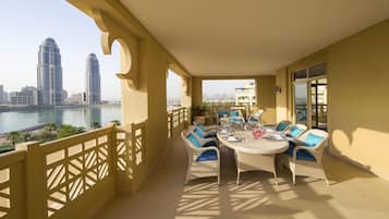 Premium bedding, in-room safe, individually decorated