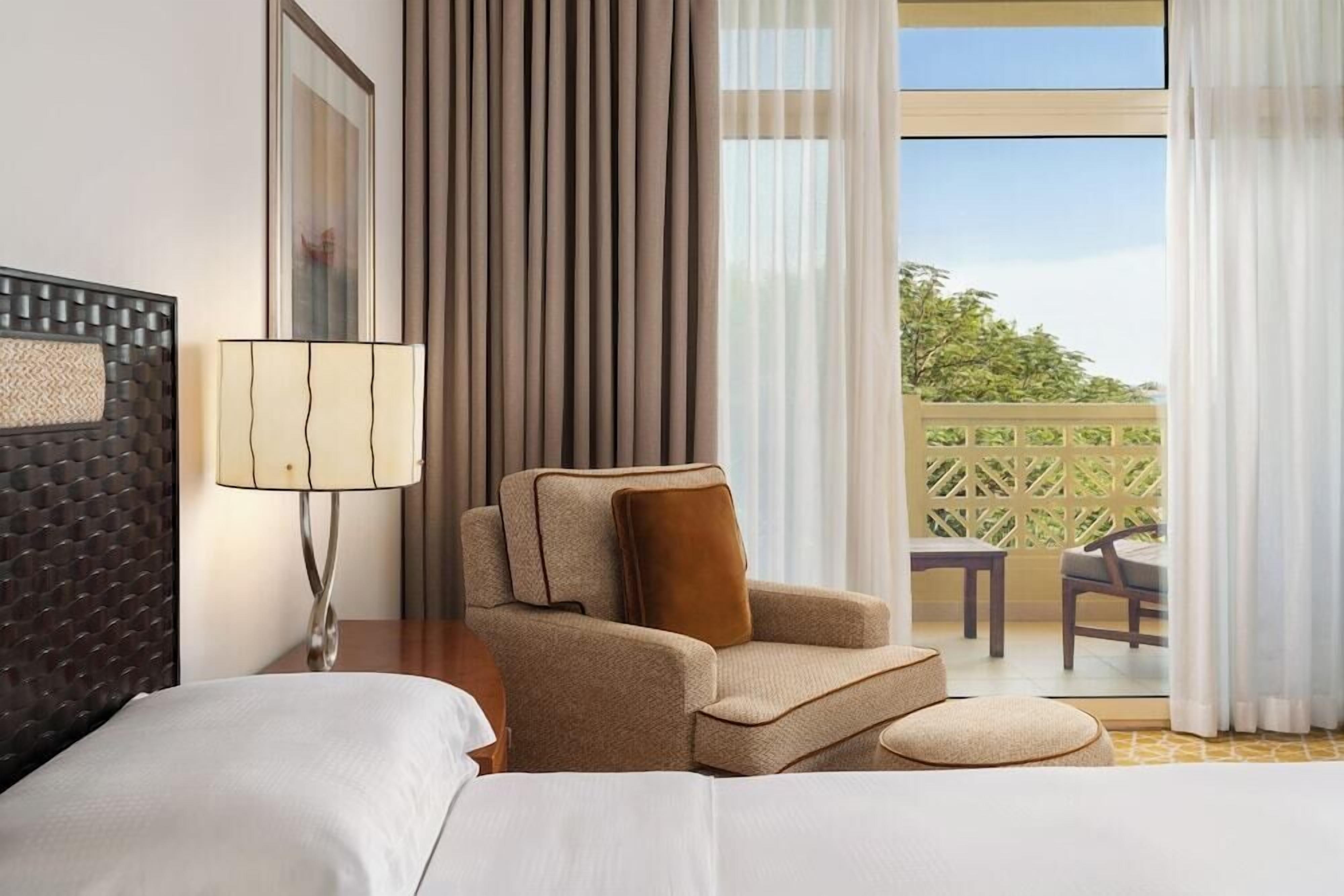Premium bedding, in-room safe, individually decorated