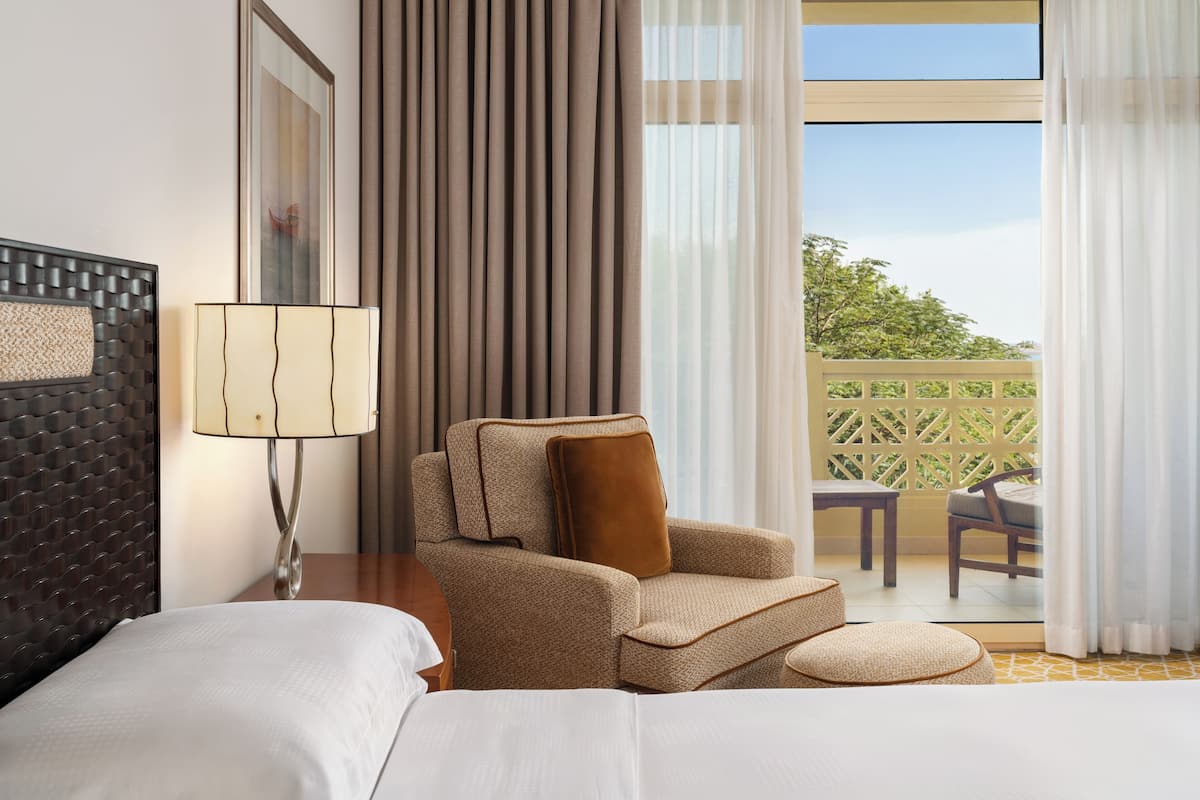 Premium bedding, in-room safe, individually decorated