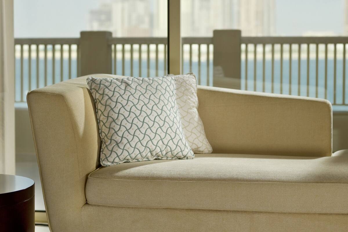 villa, 4 bedrooms (beachfront) | balcony