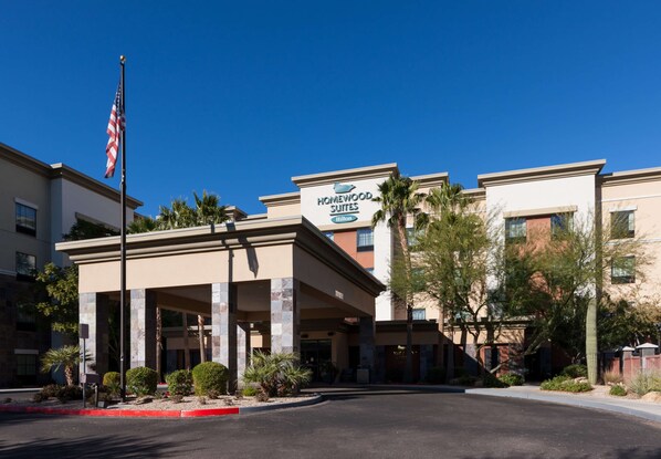 A hotel entrance with a sign for Homewood Suites by Hilton, featuring a modern architectural style with a flat roof and a covered entrance area. - Homewood Suites by Hilton Phoenix North-Happy Valley (Phoenix)