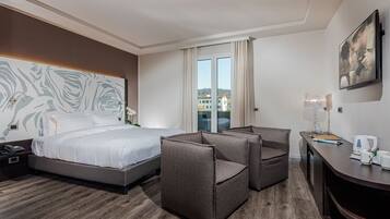 Hochwertige Bettwaren, Daunenbettdecken, Pillowtop-Betten, Minibar