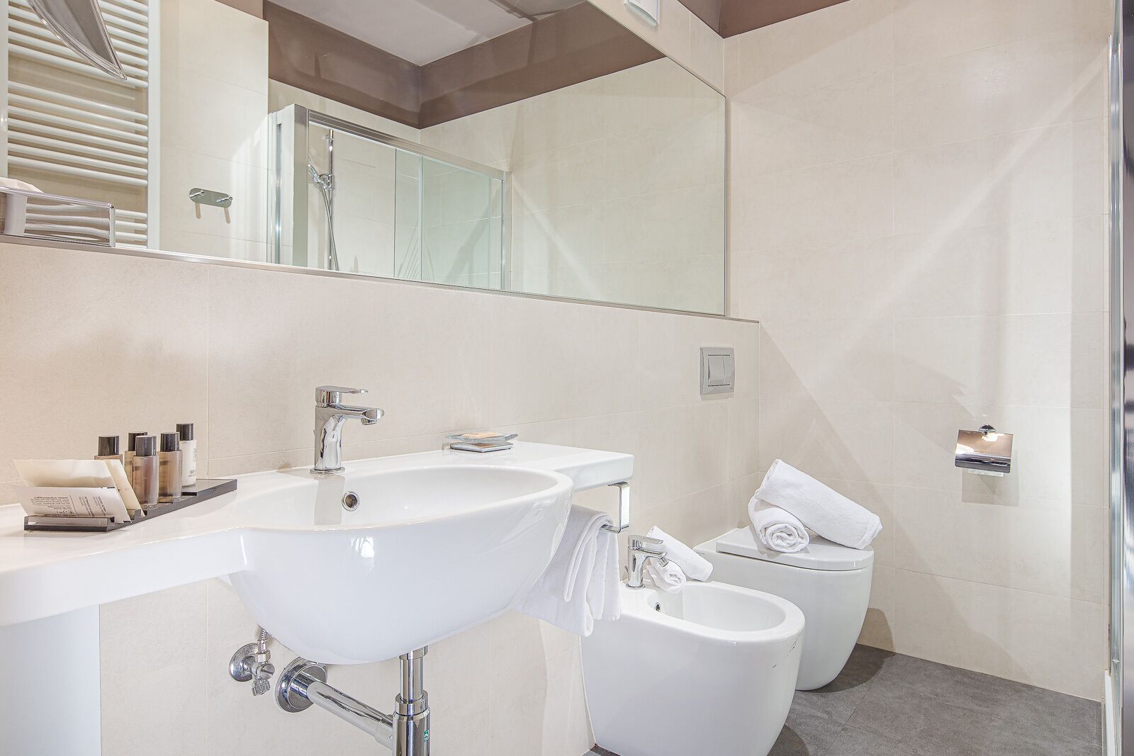 shower, rainfall showerhead, free toiletries, hair dryer