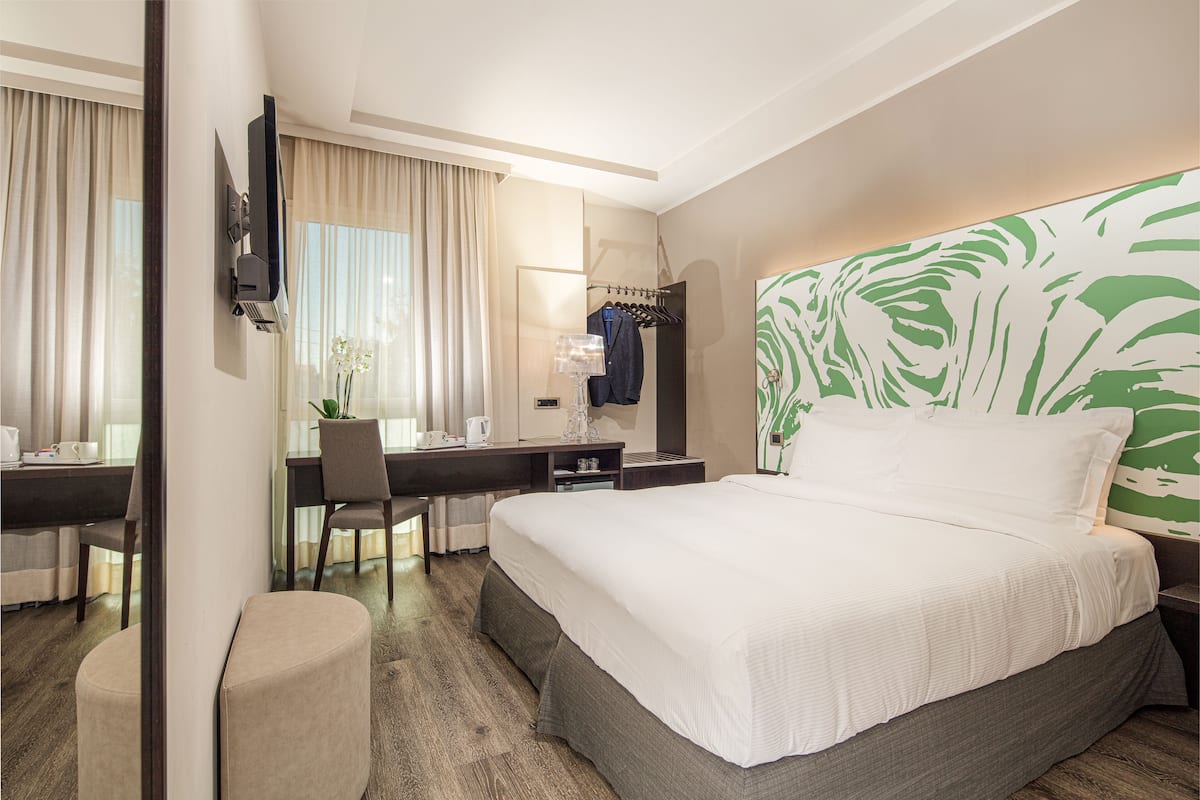 Premium bedding, down comforters, pillowtop beds, minibar