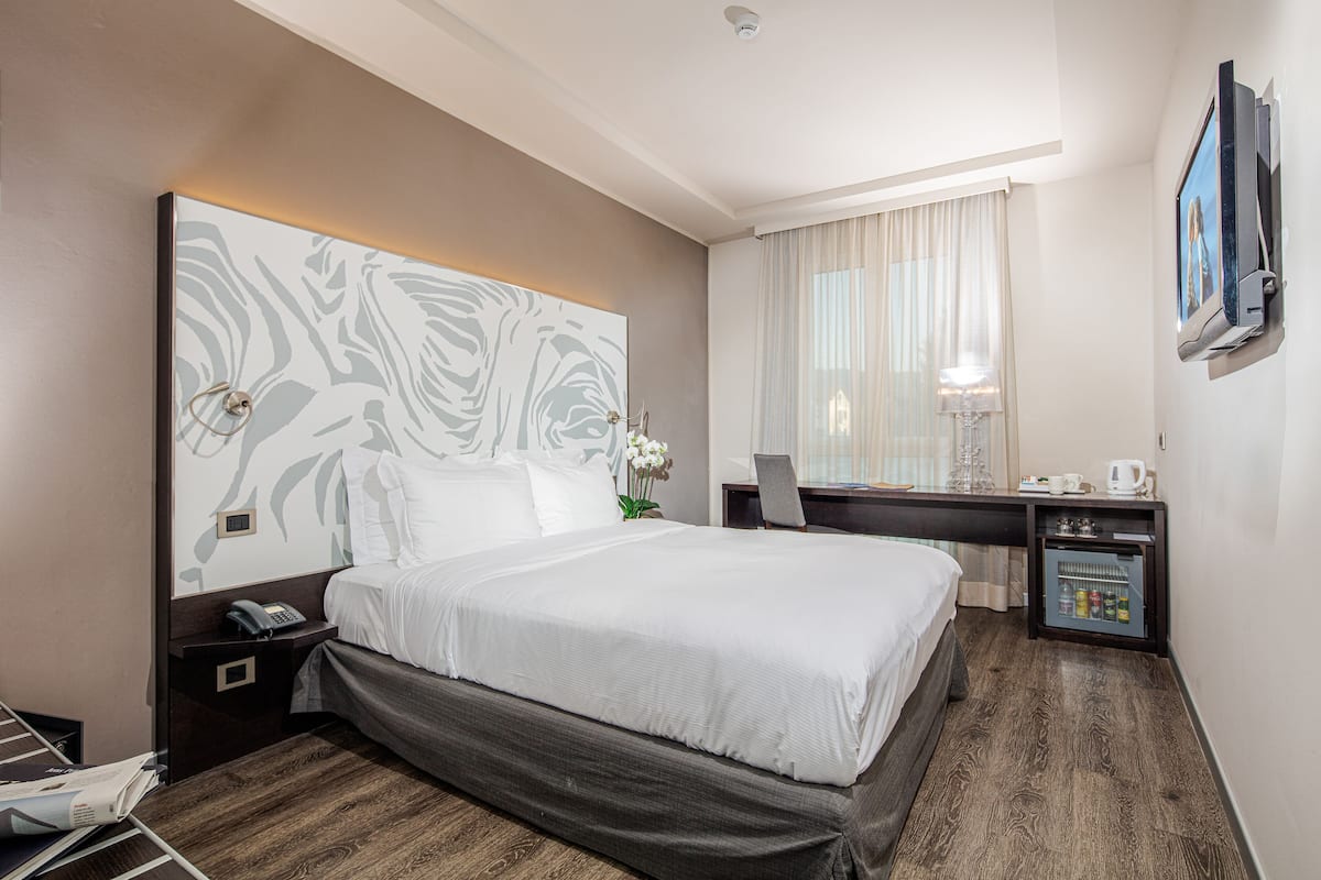 Premium bedding, down comforters, pillowtop beds, minibar