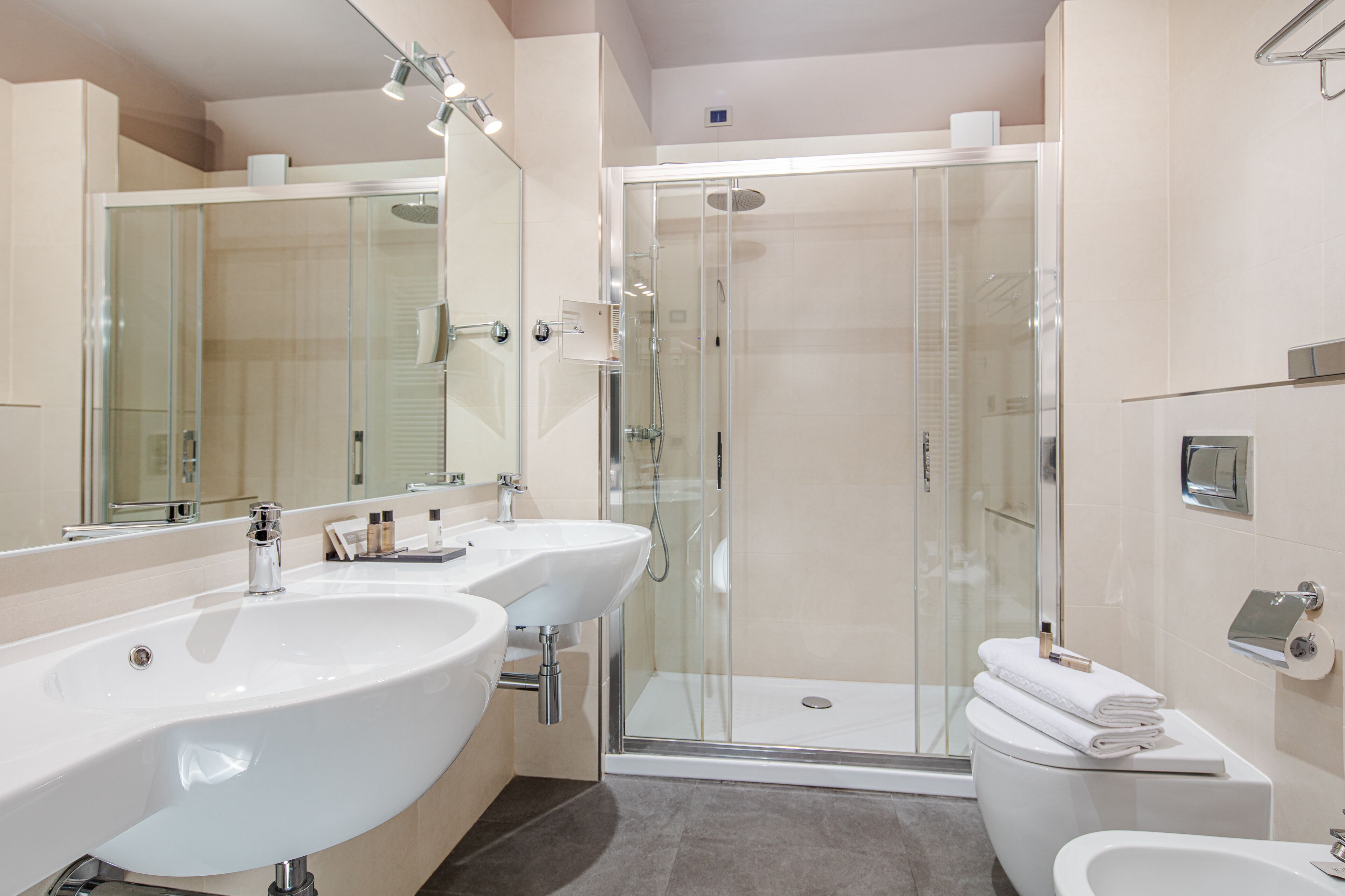 shower, rainfall showerhead, free toiletries, hair dryer