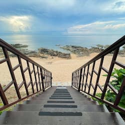 Plage privée, parasols, serviettes de plage, kayak