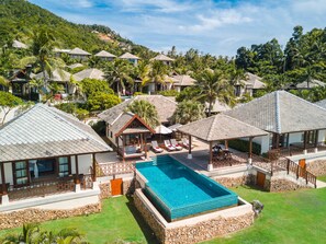 Villa, 4 soverom (Oceanfront Pool Villa with Kitchen) | Utsikt mot strand/hav