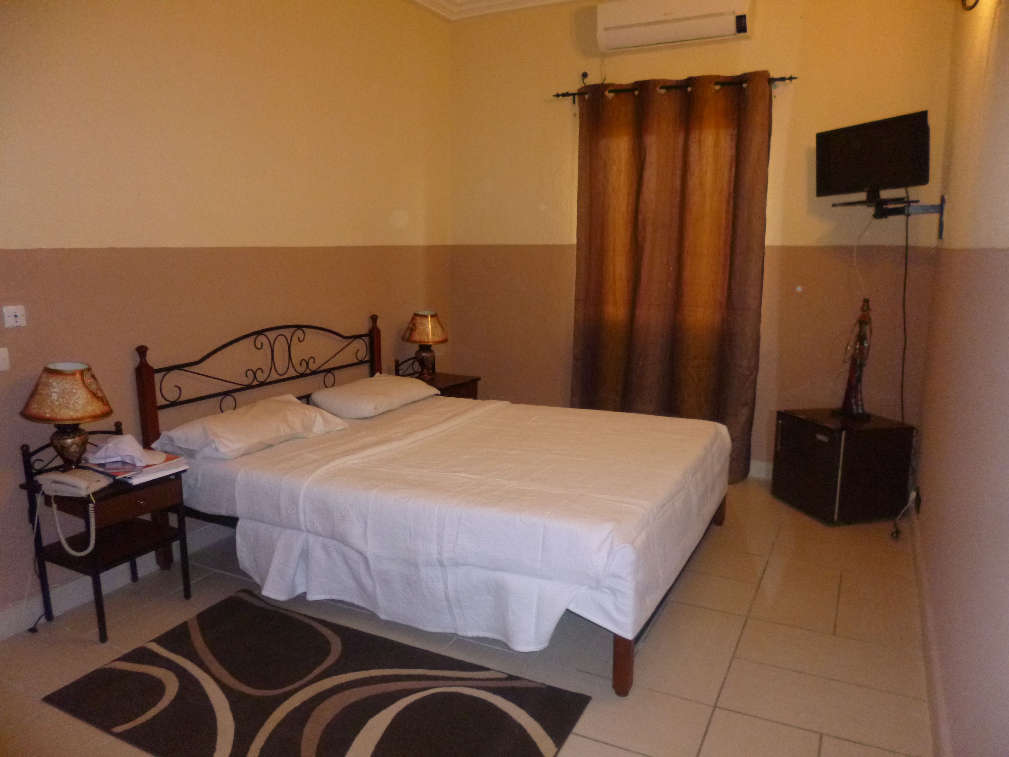 슈피리어 싱글룸 | 템퍼페딕 침대, 미니바, 각각 다르게 가구 비치, 책상