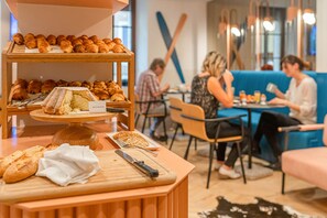 Desayuno buffet todos los días (con cargo)