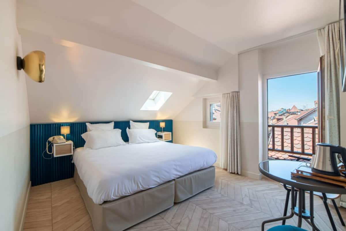 premium double room | 1 bedroom, in-room safe, free wifi, bed sheets