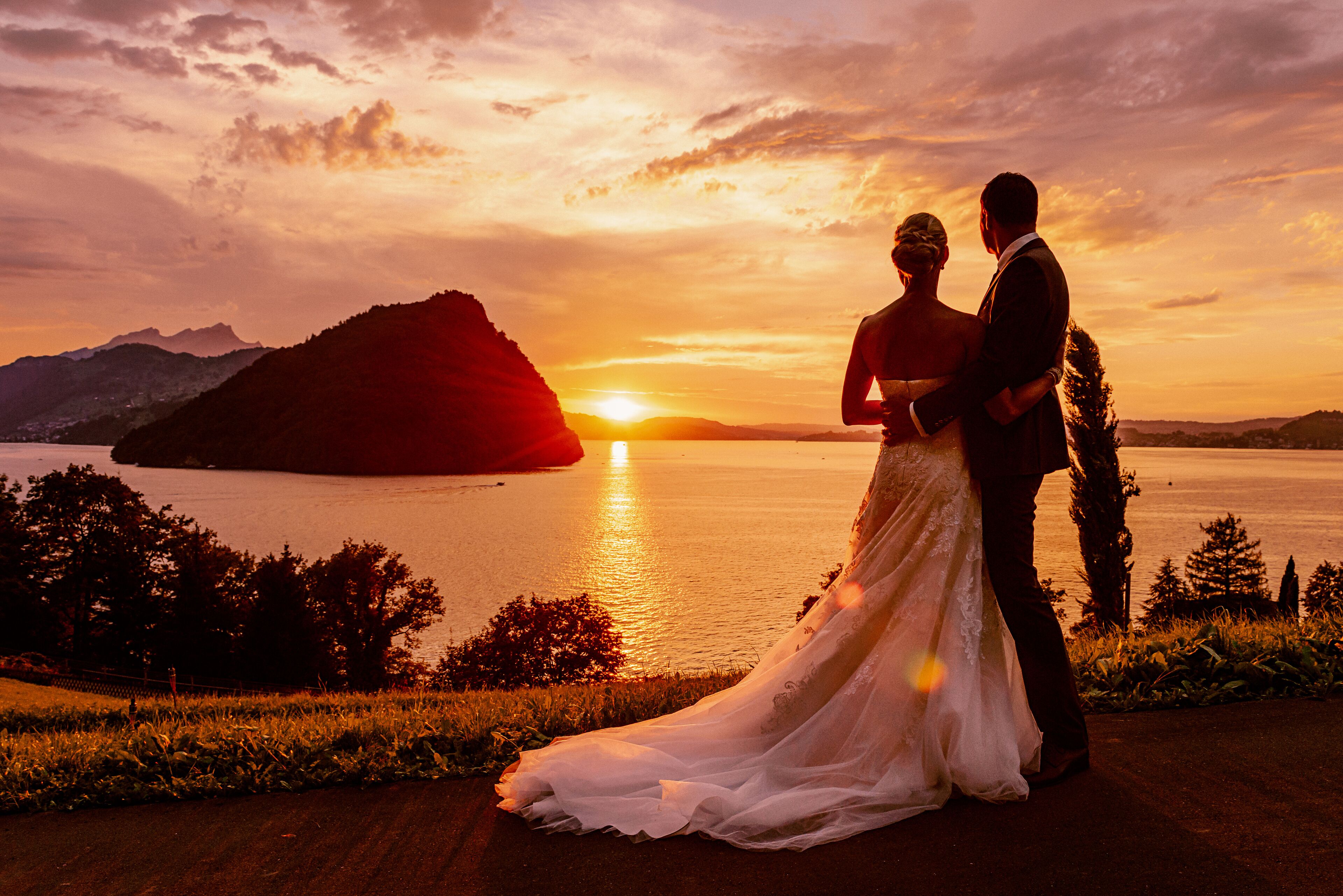 breakfast, lunch, dinner served; regional cuisine