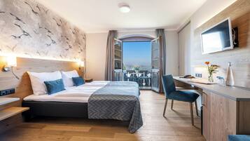 Deluxe Double Room | Premium bedding, minibar, in-room safe, laptop workspace