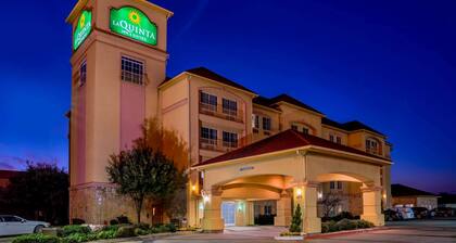 La Quinta Inn & Suites by Wyndham DFW Airport West - Bedford