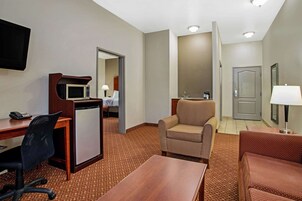 华丽套房, 1 张特大床, 无烟房 | 高档床上用品、办公桌、遮光窗帘、熨斗/熨衣板