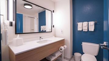 Bathtub, free toiletries, hair dryer, towels