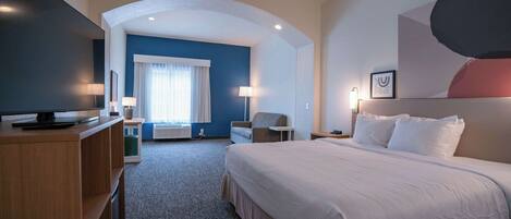 Premium bedding, desk, iron/ironing board, free WiFi