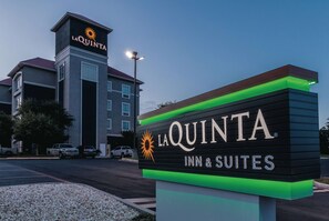 Exterior - La Quinta Inn & Suites by Wyndham San Antonio Northwest (San Antonio)