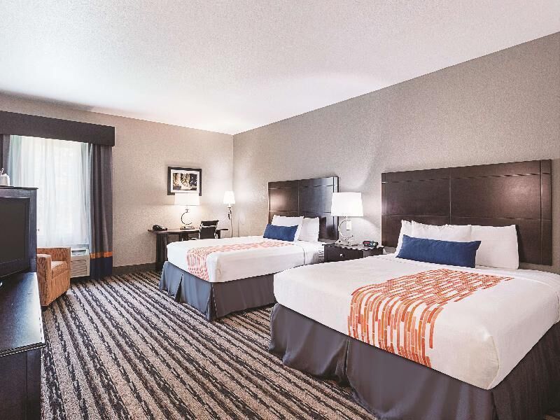 Premium bedding, desk, iron/ironing board, free WiFi