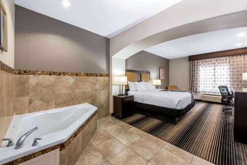 La Quinta Inn & Suites by Wyndham Orange