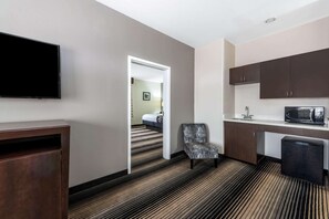 Deluxe Suite, 1 King Bed, Non Smoking (Deluxe Family Suite) | Premium bedding, desk, iron/ironing board, free cots/infant beds - La Quinta Inn & Suites by Wyndham Orange (Orange)