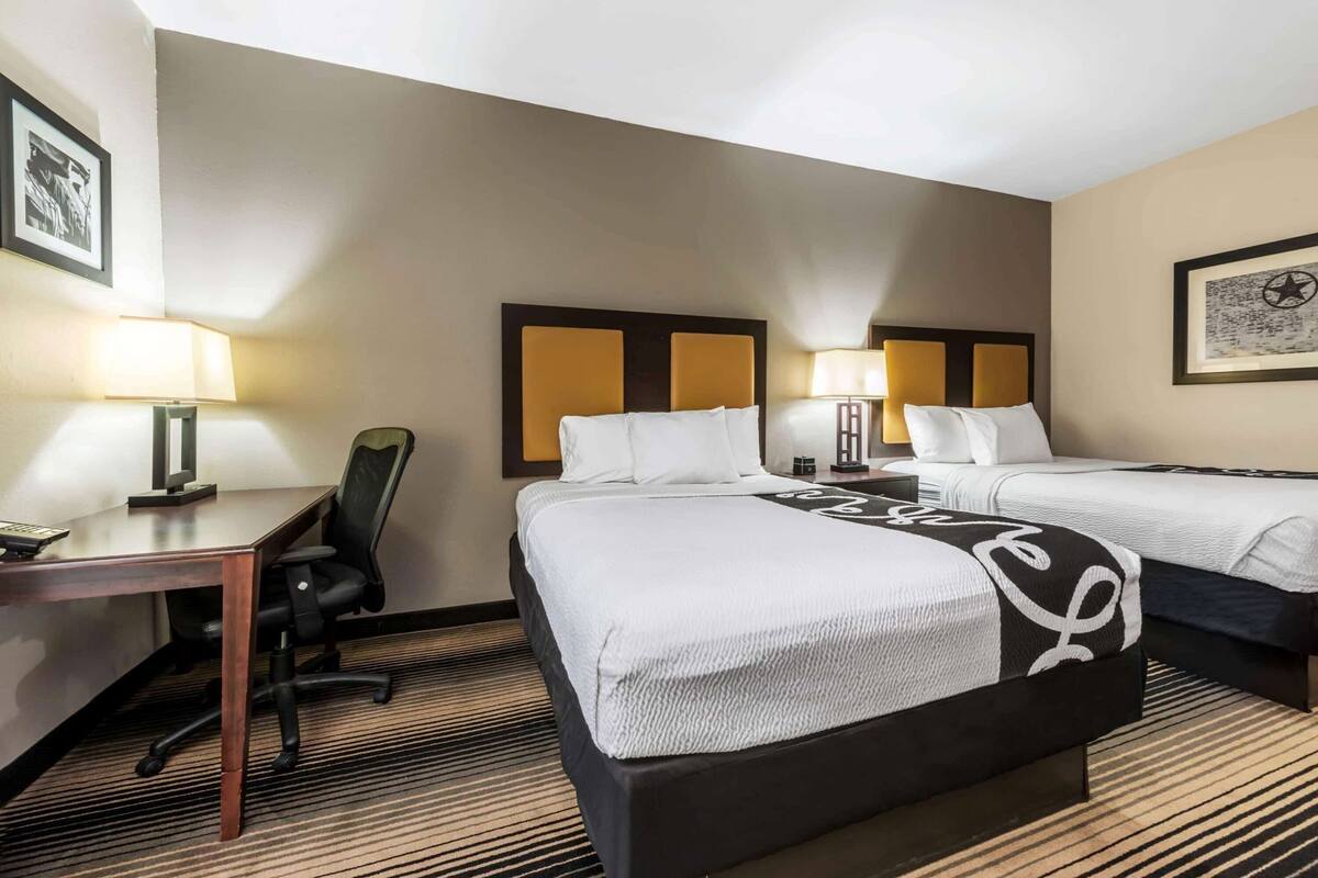 Ropa de cama de alta calidad y escritorio