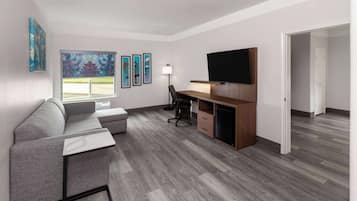 Premium bedding, desk, iron/ironing board, free cots/infant beds