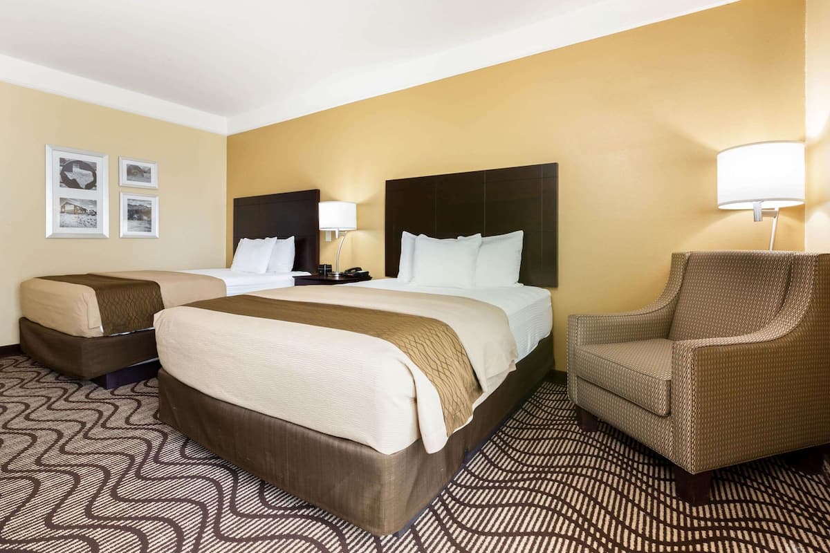 Premium bedding, desk, iron/ironing board, free cribs/infant beds