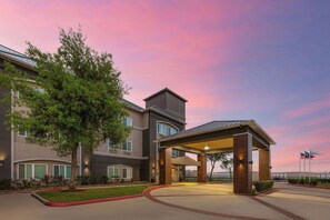 Exterior - La Quinta Inn & Suites by Wyndham Angleton (Angleton)