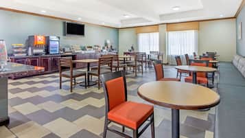 Esmorzar diari d'estil bufet gratuït