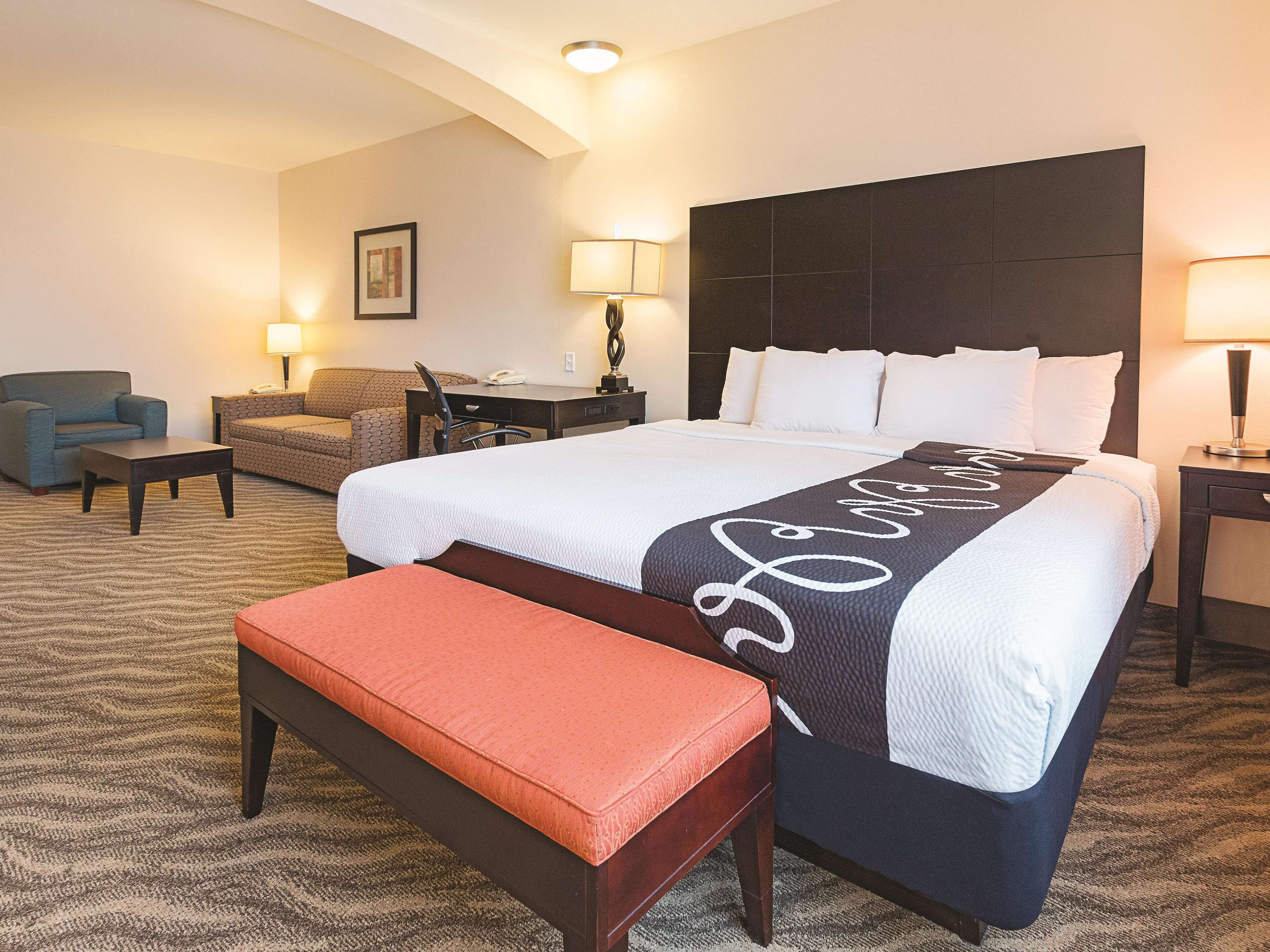 Junior Suite, 1 King Bed, Non Smoking | Premium bedding, desk, laptop workspace, blackout drapes