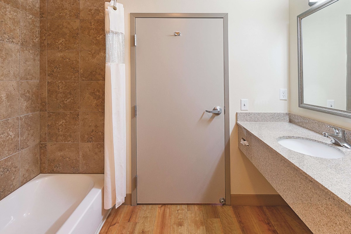 room, 1 king bed, non smoking | premium bedding, desk, laptop workspace, blackout curtains