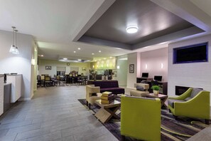 Lobby - La Quinta Inn & Suites by Wyndham Huntsville Airport Madison (Madison)